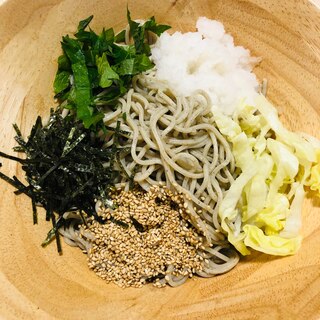 レタスと大葉と大根おろしのせお蕎麦